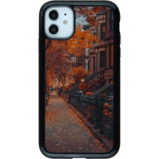 Coque iPhone 11 - Hybrid Armor noir Autumn 2024 city