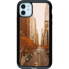 Coque iPhone 11 - Hybrid Armor noir Autumn 2024 New York city