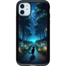 Coque iPhone 11 - Hybrid Armor noir Chat noir promenade