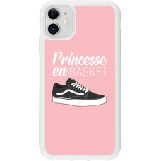 Coque iPhone 11 - Silicone rigide blanc princesse en basket