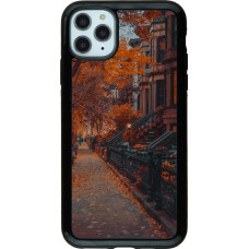 Coque iPhone 11 Pro Max - Hybrid Armor noir Autumn 2024 city