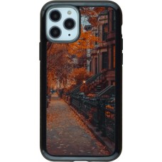 Coque iPhone 11 Pro - Hybrid Armor noir Autumn 2024 city