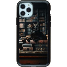 Coque iPhone 11 Pro - Hybrid Armor noir Chat livres sombres