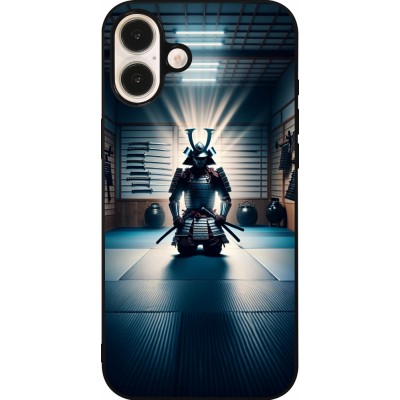 Coque iPhone 16 Plus - Silicone rigide noir Samouraï en prière