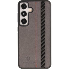 Coque Samsung Galaxy S24 - Carbomile alcantara et carbone avec surpiqûres rouges (compatible MagSafe)