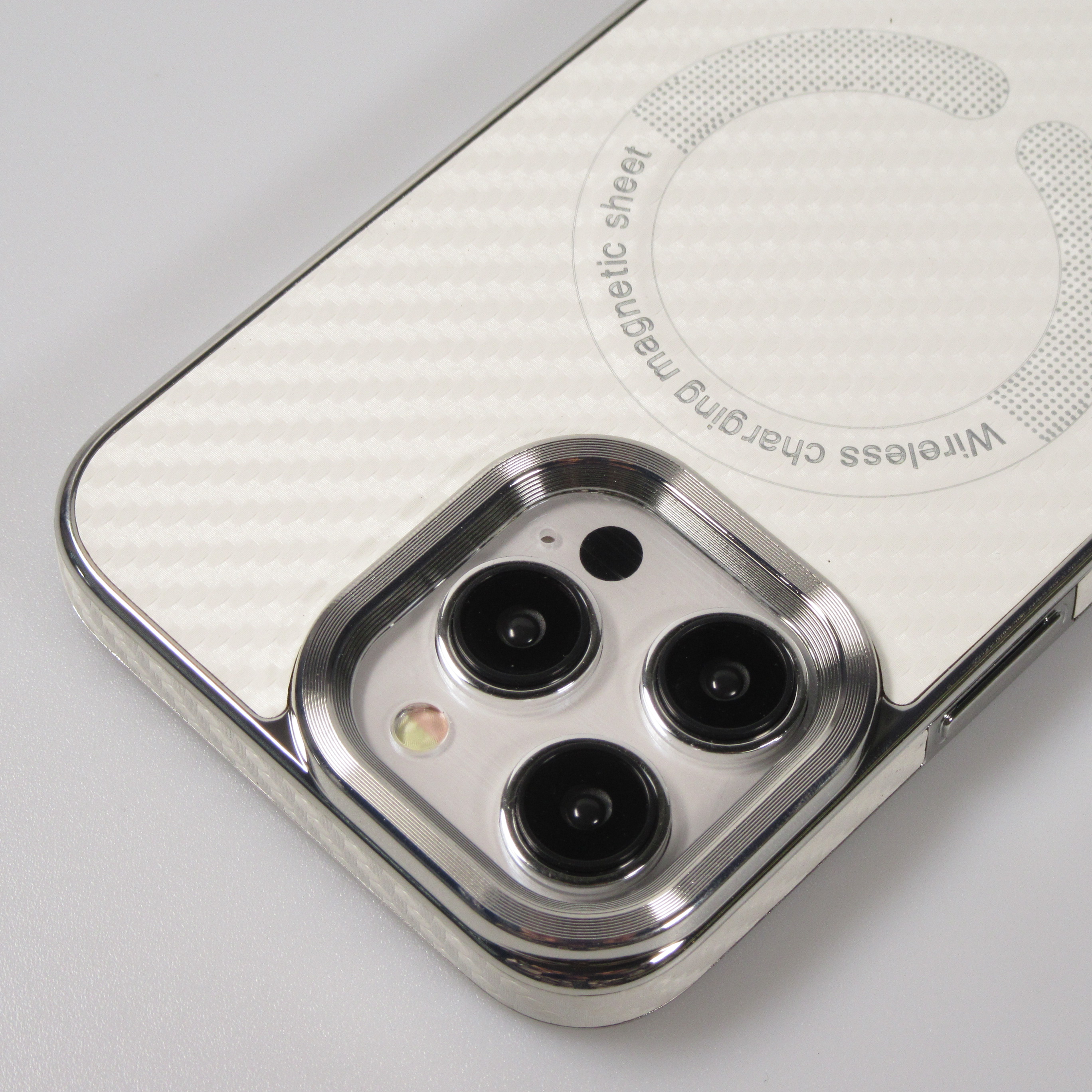 Coque silicone Apple MagSafe pour iPhone 15 Pro cristal : prix