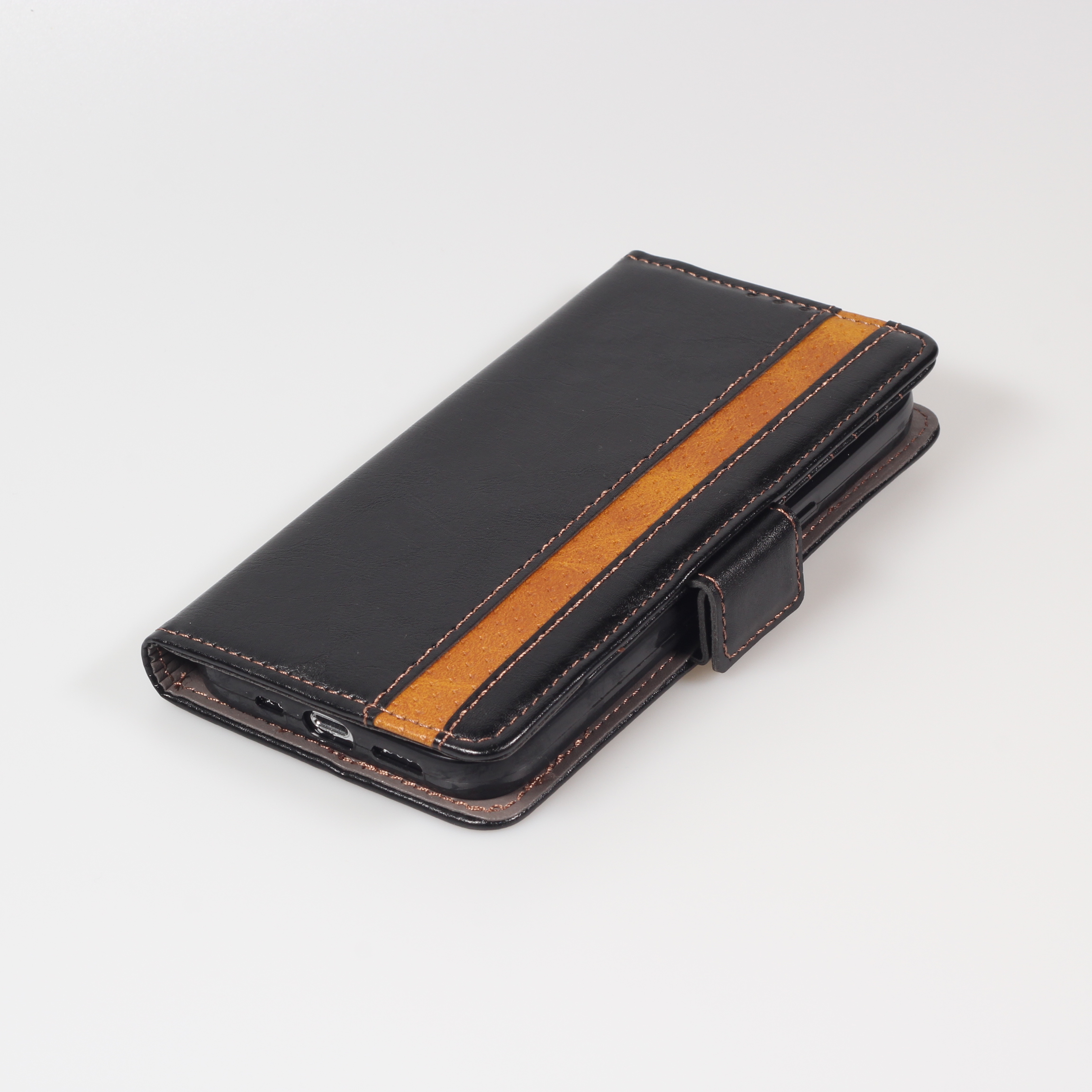 iPhone 13 Pro Leder Tasche - Flip Wallet Echtleder mit Akzentstreifen &  Kartenhalter - Schwarz - Kaufen auf PhoneLook